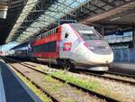 Der TGV Triebzug 4729 (Rame 4729) wartet als TGV Lyria in Lausanne auf die Abfahrt nach Paris, Gare de Lyon. Der Triebkopf hat die Bezeichnung TGV 310057 und die UIC Nummer 93 87 03 10057-9 F-SNCF. 

11. Mai 2024