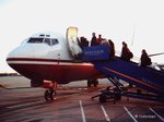 Boarding einer Maschine der Air Berlin auf dem Stansted Airport, England in 2003-02.