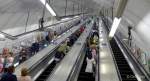london/383655/endlose-rolltreppen-auf-einer-londoner-tube Endlose Rolltreppen auf einer Londoner Tube Station.