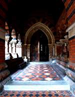 Eingangsbereich der Anglikanischen Kirche St James the Less in der Moreton Street, Pimlico, London.