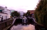 Camden Lock in London. Die Schleuse wird noch von Hand betätigt und reguliert den Regent's Canal. Photo © Oxfordian