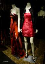 London Schaufensterbummel - Abendkleider in Rot.