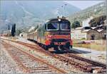 Die D 345 1145 verlässt mit einem Regionalzug von San Remo nach Cuneo (Tenda Bahn) das französischen Breil-sur-Roya im Juni 1985.