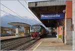 Die FS 464.255 mit einem Regionalzug nach Milano in Premosollo Chiavenda.