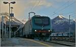 E 464/863696/die-fs-trenitalia-e-464-240 Die FS Trenitalia E 464 240 wartet mit einem Trenord Zug in Domodossola auf die Abfahrt in Richtung Milano. 

24. Jan. 2014