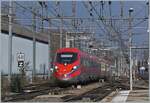 er Trenitalia FS ETR 400 048 ist als FR 9291 von Paris Gare de Lyon nach Milano Centrale unterwegs und erreicht Chambéry-Challes-les-Eaux, wo der Zug einen fahrplanmässigen Halt hat. 

20. März 2022