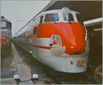 Der ETR 450 001 wartet in Roma Termini auf die Abfahrt nach Milano. 

Analogbild vom Juni 1991