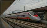 ETR 600/305772/ein-fs--treniatalia-etr-600 Ein FS / Treniatalia ETR 600 als Freccia Argento auf der Fahrt nach Venezia beim Halt in Bologna.
16. Nov. 2013