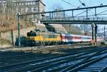 bb-1600/676937/am-4-dezember-1996-verlaesst-ns Am 4 Dezember 1996 verlässt NS 1658 mit ein EC Arnhem.