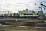 bb-1600/686438/am-26-mai-1999-steht-ns Am 26 Mai 1999 steht NS 1620 mit zwei 6400-Loks in Venlo.