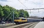 bb-1800/675105/ns-1828-verlaesst-s-hertogenbosch-mit-ein NS 1828 verlässt 's-Hertogenbosch mit ein TTC-Nachtzug am 27 Juli 2001.