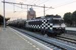 bb-1800/676119/am-31-juli-2013-steht-ein Am 31 Juli 2013 steht ein Kesselwagenzug mit 1832 in 's-Hertogenbosch.