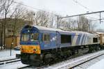 ers-railways/697367/vergangenheit-ers-6604-steht-ins-verschneten Vergangenheit: ERS 6604 steht ins verschneten 's-Hertogenbosch am 13 Februar 2006. Anfang 2017 ging ERS leider in die Pleite und auch die blau-silbernen Class 66 (6601-6615) wurden entfarbt.