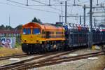 rail-feeding/620142/rf-651-4-schleppt-ein-ganzzug-durch RF 651-4 schleppt ein Ganzzug durch Breda am 18 Juli 2018.
