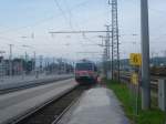 bahnhofe-a-z/315774/5047-065--5047-xxx-bei-der 5047-065 + 5047 xxx bei der Bereitstellung als Regionalzug nach Bad Ried (auf Grund der Rieder in Doppeltraktion) am 08.09.2013 am Bahnsteig 6 in Attnang-Puchheim.