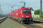 Am 31 Mai 2010 zieht 1016 010 ein in Panne liegen gebliebener Railjet in Wiener neustadt ein.