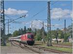 1116/805025/die-oebb-1116-273-erreicht-mit Die ÖBB 1116 273 erreicht mit ihrem EC von Stuttgart nach Zürich den Bahnhof Singen. 

19. Sept. 2022

