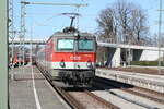 1144/736653/1144-041-der-oebb-verlaesst-als 1144 041 der BB verlsst als REX mit ziel Feldkirch den Bahnhof Lindau-Insel (ehemals Lindau Hbf) am 24.3.21