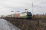 european-locomotive-leasing-ell/761007/rtb-193-732-zieht-der-blerick-shuttle RTB 193 732 zieht der Blerick-Shuttle KLV durch Tilburg-Reeshof am 22 Dezember 2021.