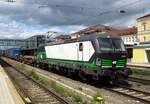 european-locomotive-leasing-ell/783261/am-27-mai-2022-durchfahrt-die Am 27 Mai 2022 durchfahrt die Kahl gewordener ECCO Rail 193 212 Regensburg Hbf in die Richtung von Passau.