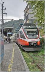 Der ÖBB 4024 136-5 wartet in der Zugausgangsstation Bregenz Hafen auf die Abfahrt nach Bludenz.