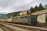 Am 23 Mai 2002 steht ein Gleisbauzug mit 11467 in Spiez.