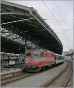 Die SBB Re 4/4 II 11109 in der  Swiss-Expess  Lackierung in Lausanne.
