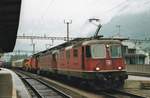 Am verregneten 27 Mai 2007 durchfahrt ein Gleisbauzug mit 11246 am Spize Erstfeld in die richtung Basel.