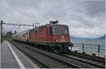 re-4-4-ii/698551/die-sbb-re-420-260-2-mit Die SBB Re 420 260-2 mit einem kurzen Güterzug auf der Fahrt in Richtung Lausanne bei St-Saphorin.

11. Mai 2020  