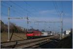 Re 460/690229/eine-sbb-re-430-schiebt-ihren Eine SBB Re 430 schiebt ihren IR90 ohne Halt durch den Bahnhof von Coppet.

21. Jan. 2020