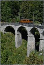 50 Jahre Blonay Chamby - MEGA BERNINA FESTIVAL: das RhB Bernina Bahn Krokodil als Gastlok bei der BC auf dem Baie de Clarnes Viadukt.