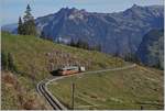 Bahnen der Jungfrau Region/633603/der-blm-be-44-23-auf Der BLM Be 4/4 23 auf der Fahrt nach Mürren zwischen Grtütschalp und Winteregg.
16. Okt. 2018