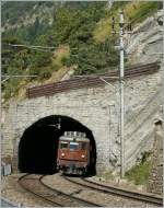 100 Jahre BLS: Die Ae 4/4 2512 verlsst den Schluchitunnel. 
7. Sept. 2013