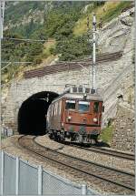 BLS AG/299069/die-bls-ae-44-251-veraesst Die BLS Ae 4/4 251 versst den Lugelkinn Tunnel bei Hohtenn.
7. Sept. 2013