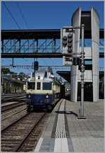 Während der historische BCFe 4/6 auf der Strecke Spiez Interlaken planmässige Reglezüge fuhr, befuhr er die Lötschberg Berg-Strecke via Kandersteg nach Brig als Zustzt RE. 
Hier ist der Zug in Spiez zu sehen. 
14. August 2016