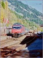 Als man von Brig nach Bern noch nicht durch den Lötschbergbasistunnel fuhr, war der Betrieb auf der Bergstrecken sehr interessant. Im Bild eine SBB Re 460 mit einem IC Richtung Bern bei der Durchfahrt in Hohtenn. 

Im Oktober 1995