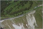 mob-goldenpass/513753/ein-blick-vom-rochers-de-naye Ein Blick vom Rochers de Naye auf die Wasserscheide zwische Rhone und Rhein welche geradevon einemk Bhe 4/8 befahren wird. 28. Juni 2016
