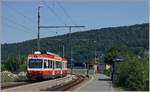 Ein Waldenburger Bahn Regionalzug verlässt die Station Altmarkt Richtung Liestal. 
22. Juni 2017