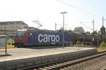 sbb-cargo-international/758466/482-029-mit-einem-gueterzug-bei 482 029 mit einem Güterzug bei der Durchfahrt im Bahnhof Merseburg Hbf am 14.8.21