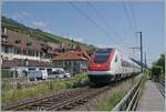 Ein SBB ICN RABe 500 bei Ligerz auf dem letzten Einspurabschnitt  der Strecke Biel/Bienne - Lausanne auf der Fahrt nach Genève Aéroport. 
Arbeiten zur Beseitigung dieses Einspurabschnittes laufen bereits, die neue Strecke wird durch einen Tunnel führen. 

5. Juni 2023