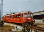 roter-pfeil-alle/873599/der-rae-48-1023-in-lenzburg Der RAe 4/8 1023 in Lenzburg bei einer 'Leistungsschau' der SBB .l 1985 auf einer Ausflugsfahrt. Der 1953 gebaute 'Doppelpfeil' musste leider im folgenden Jahr nach einem Brand abgebrochen werden. Den RAe 4/8 1022 erreilte bereits 1977 nach einer Kollision das gleiche Schicksal, der 1939 gebaute, aber formmässig abweichende RABe 4/8 1021 'Churchillpfeil' hingegen ist auch heute noch im Einsatz.

Analogbild
31. März 1984