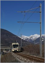 Ein Centovolli-Express nach Locarno hat Domodosolla verlassen und erreicht Croppo.