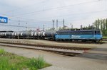 BR 363/498092/gatx-kesselwagenzug-mit-363-072-wartet-am GATX-Kesselwagenzug mit 363 072 wartet am 3 Mai 2016 in Bohumín.