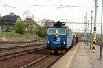 BR 363/862539/363-063-von-cd-cargo-mit 363 063 von CD Cargo mit einen Gterzug bei der Durchfahrt im Bahnhof Sokolov am 9.4.24