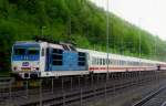 Am 2 Mai 2011 treft 371 201 mit EN 'AURORA' nach Prag in Bad Schandau ein.