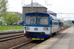 BR 810/862544/810-666-von-ceske-drahy-bei 810 666 von Ceske Drahy bei der Durchfahrt im Bahnhof Sokolov am 9.4.24