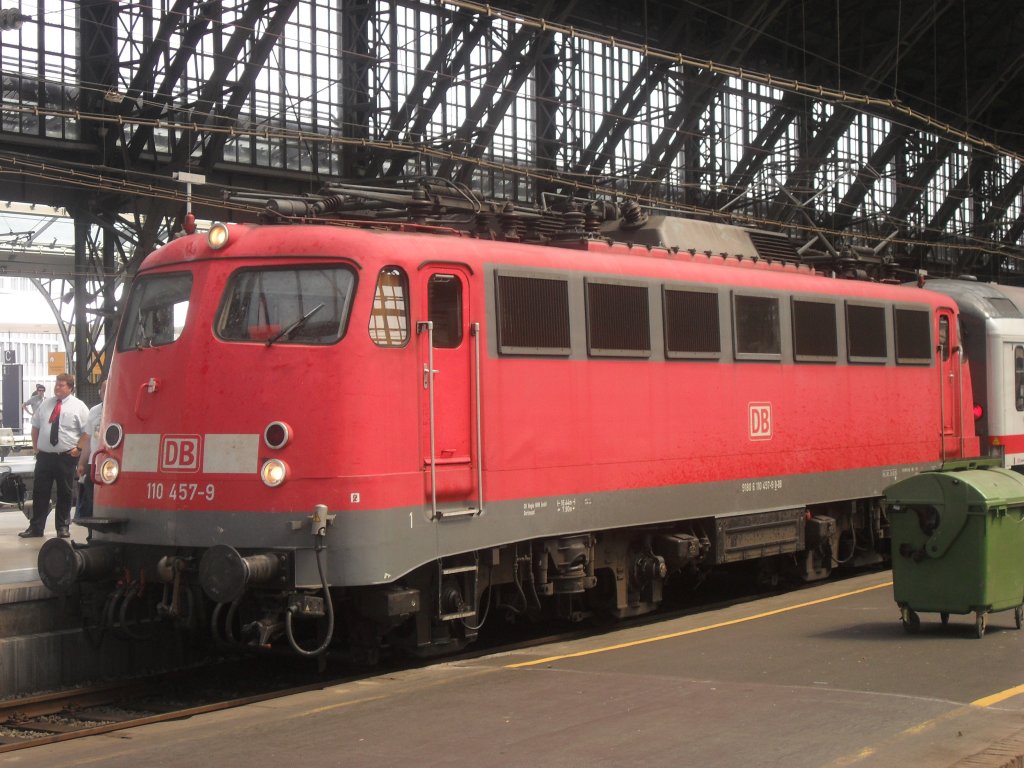 110 457-9 mit IC am 10.7.10 im K�lner Hbf.