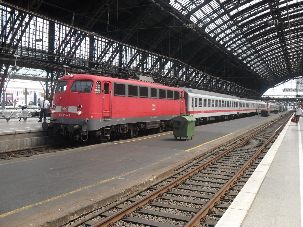 110 457-9 mit IC am 10.7.10 im K�lner Hbf.