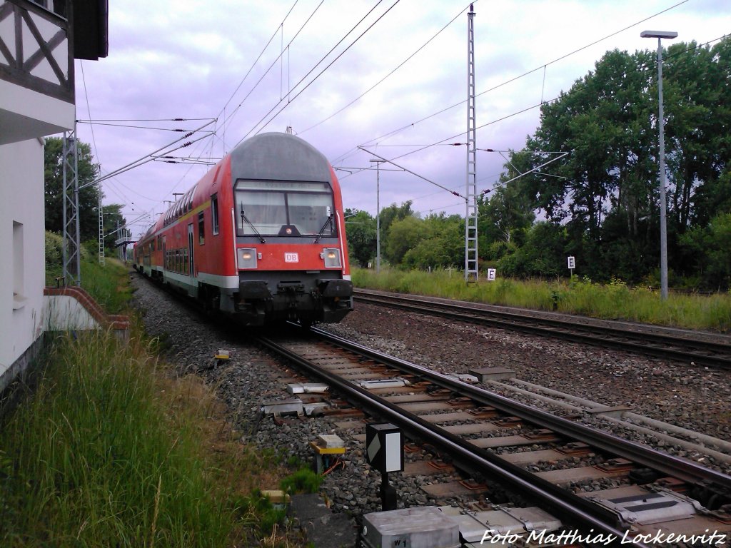143 300-2 als S1 mit Ziel Rostock Hbf bei der ausfahrt aus Rostock-Bramow am 22.6.13