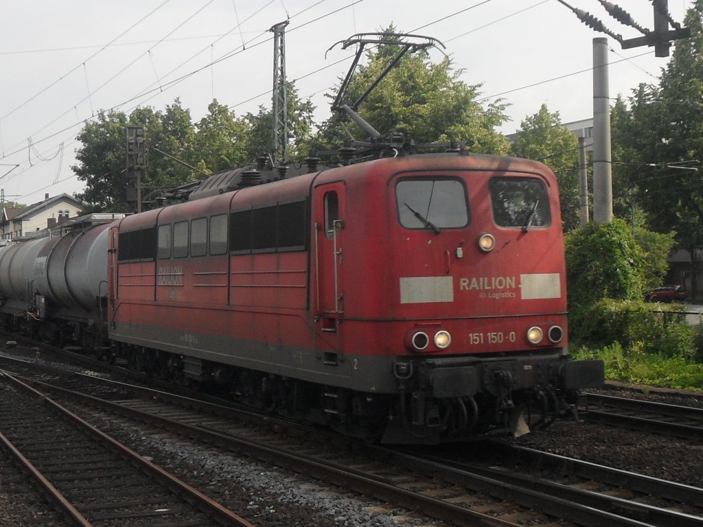 151 150-0 bei der Durchfahrt des Beueler Bahnhofes.